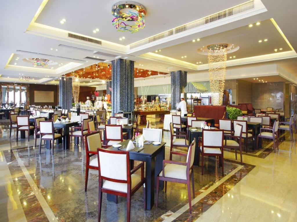 Eurasia Convention International Hotel Wuhan Exteriör bild