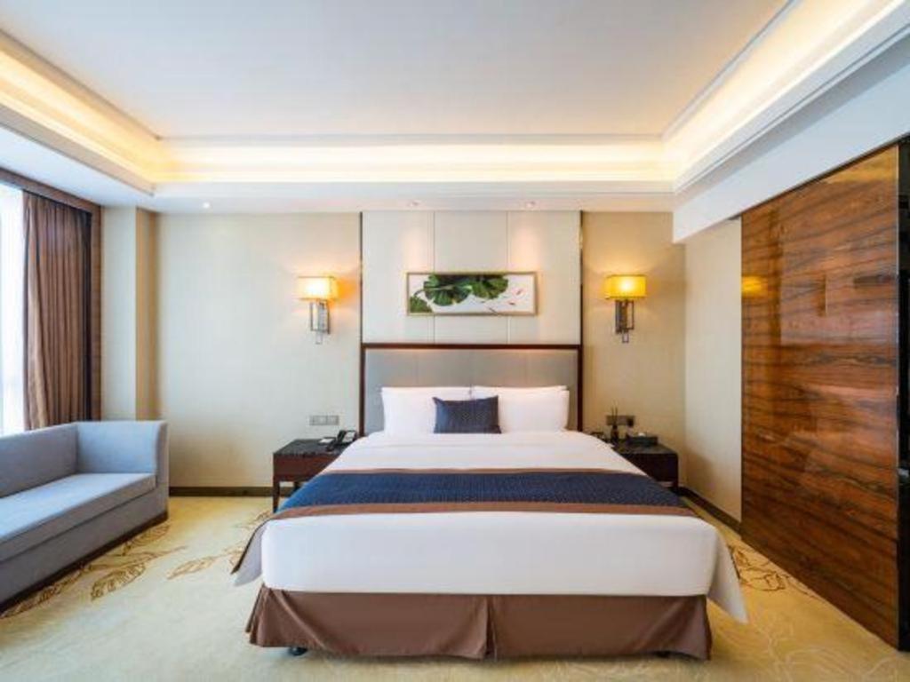 Eurasia Convention International Hotel Wuhan Exteriör bild