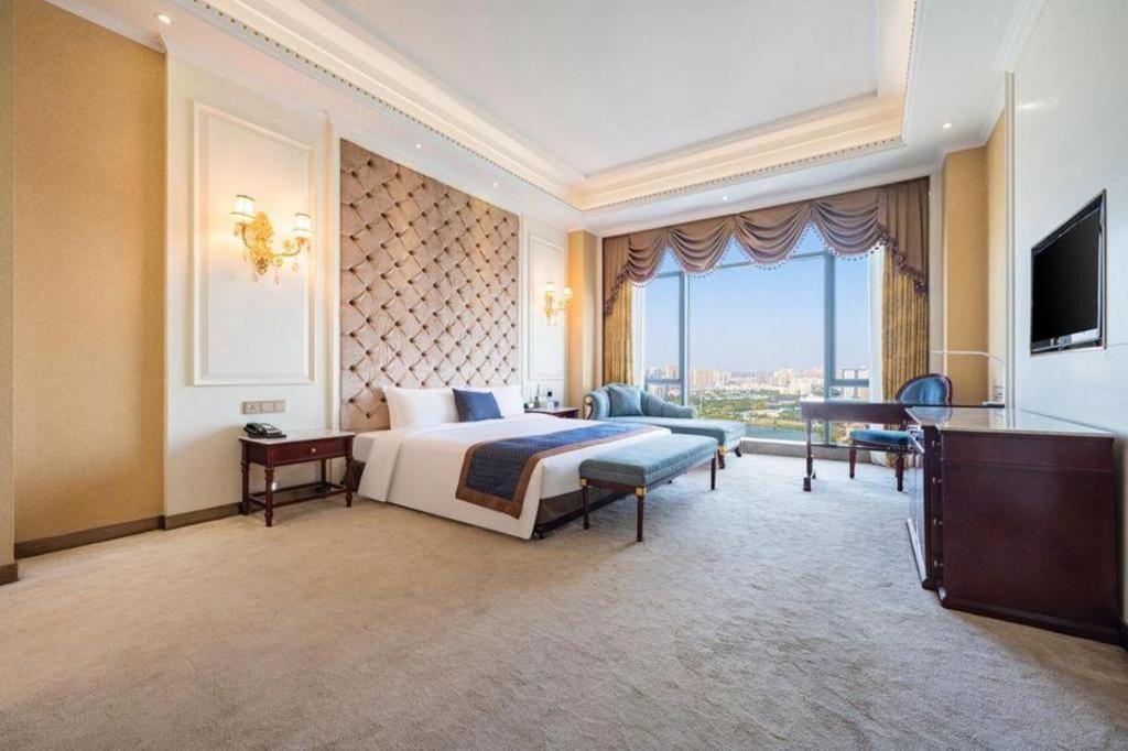 Eurasia Convention International Hotel Wuhan Exteriör bild