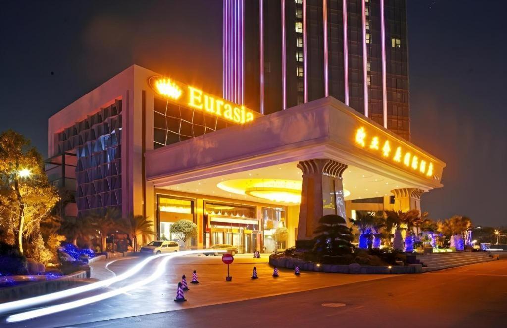 Eurasia Convention International Hotel Wuhan Exteriör bild