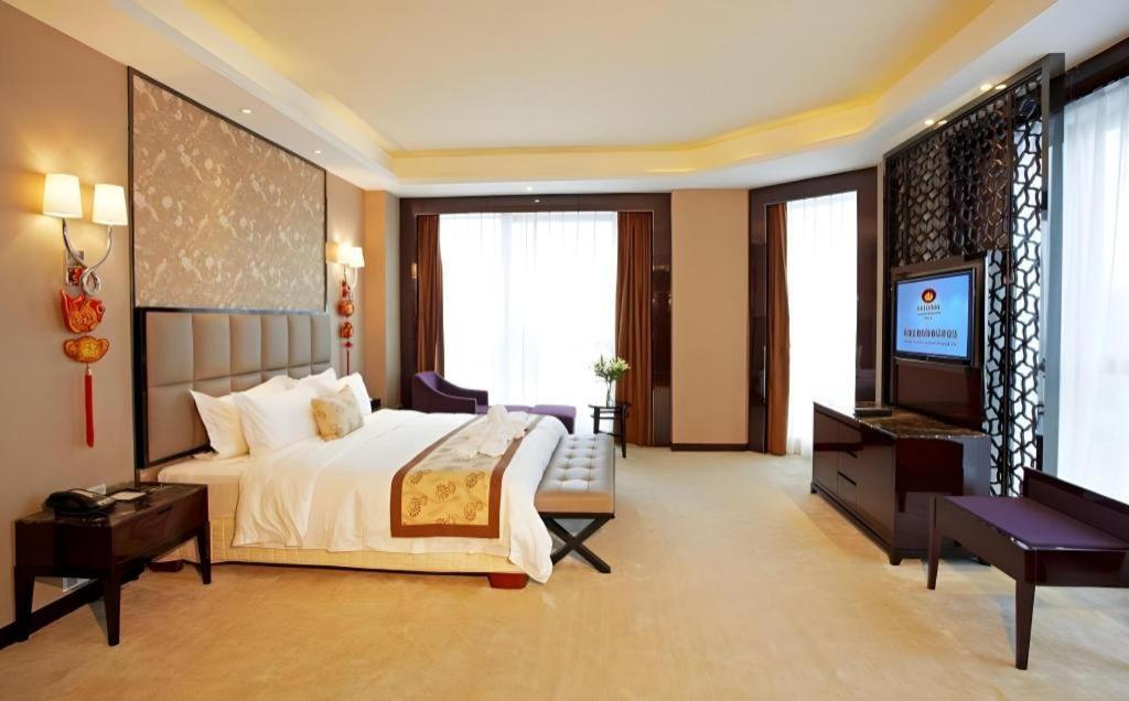 Eurasia Convention International Hotel Wuhan Exteriör bild