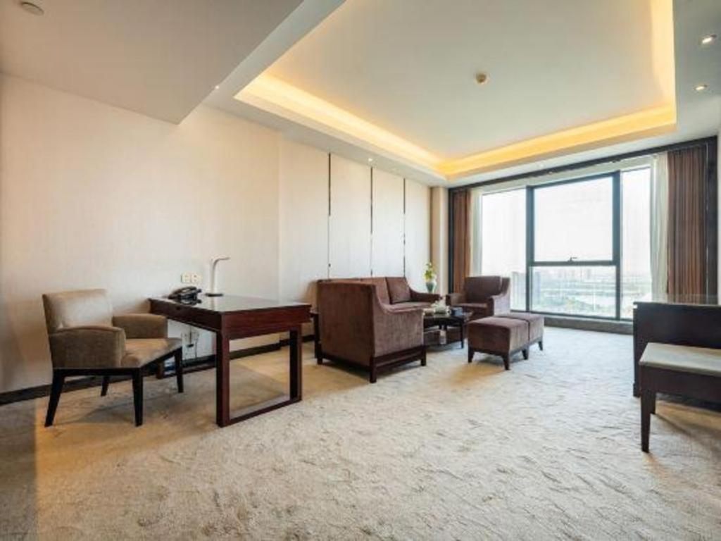 Eurasia Convention International Hotel Wuhan Exteriör bild