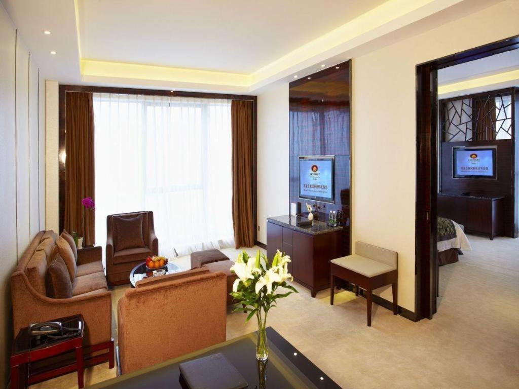 Eurasia Convention International Hotel Wuhan Exteriör bild