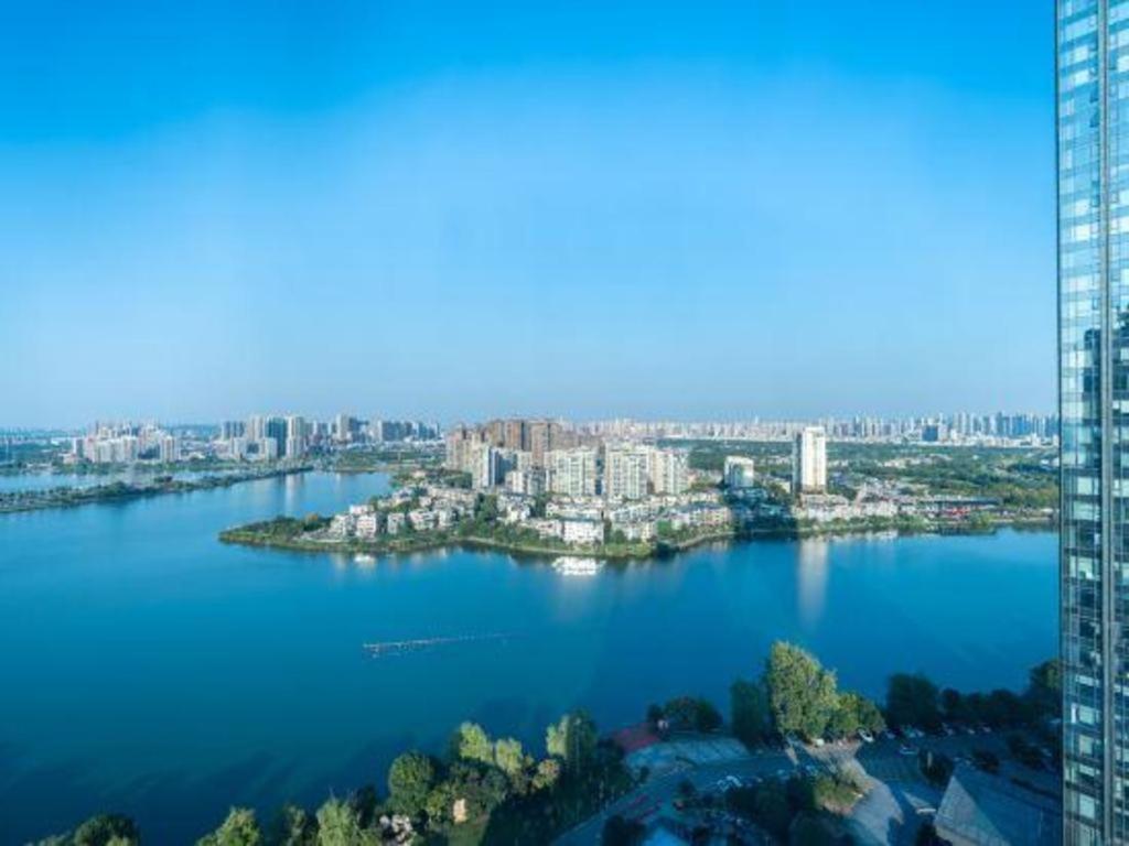 Eurasia Convention International Hotel Wuhan Exteriör bild
