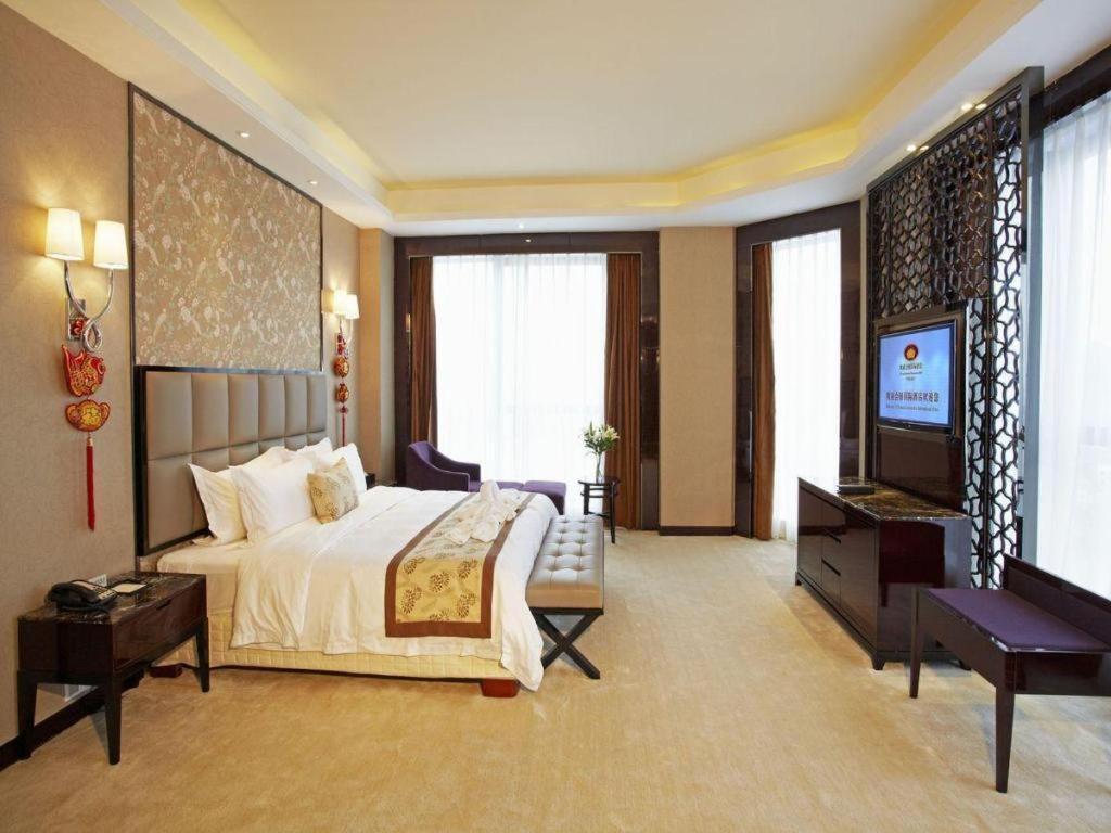 Eurasia Convention International Hotel Wuhan Exteriör bild