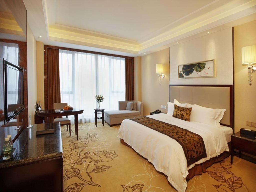 Eurasia Convention International Hotel Wuhan Exteriör bild
