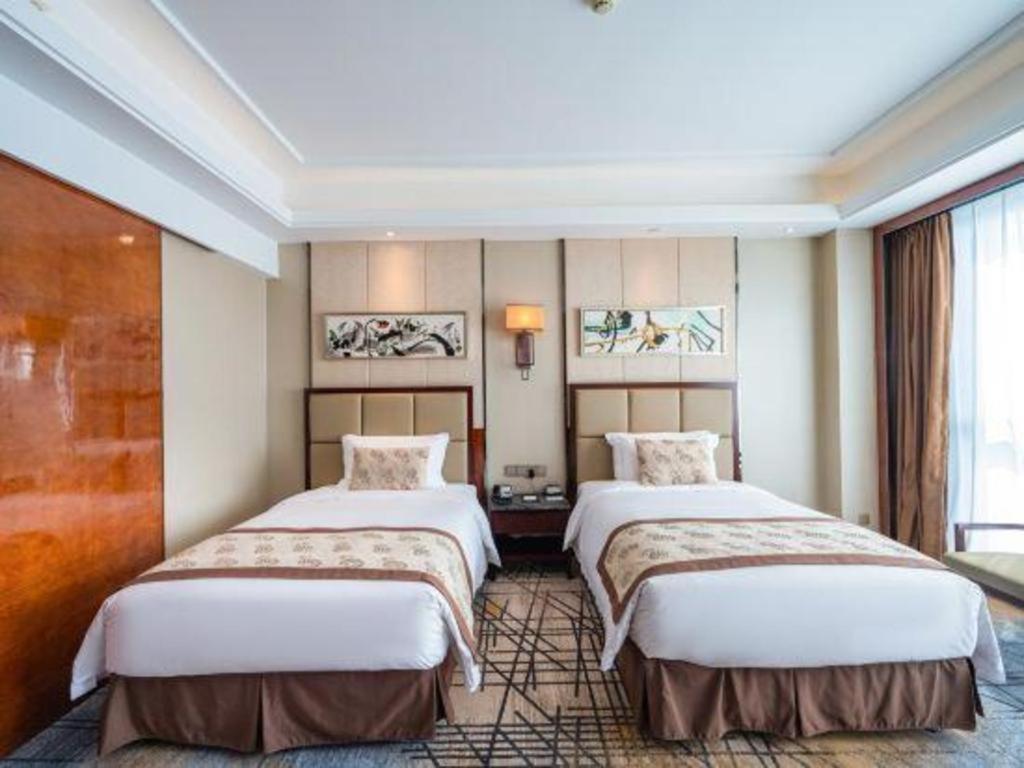 Eurasia Convention International Hotel Wuhan Exteriör bild