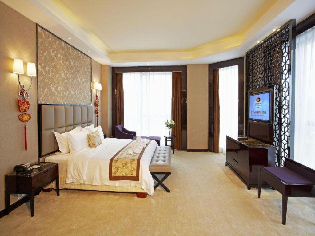 Eurasia Convention International Hotel Wuhan Exteriör bild