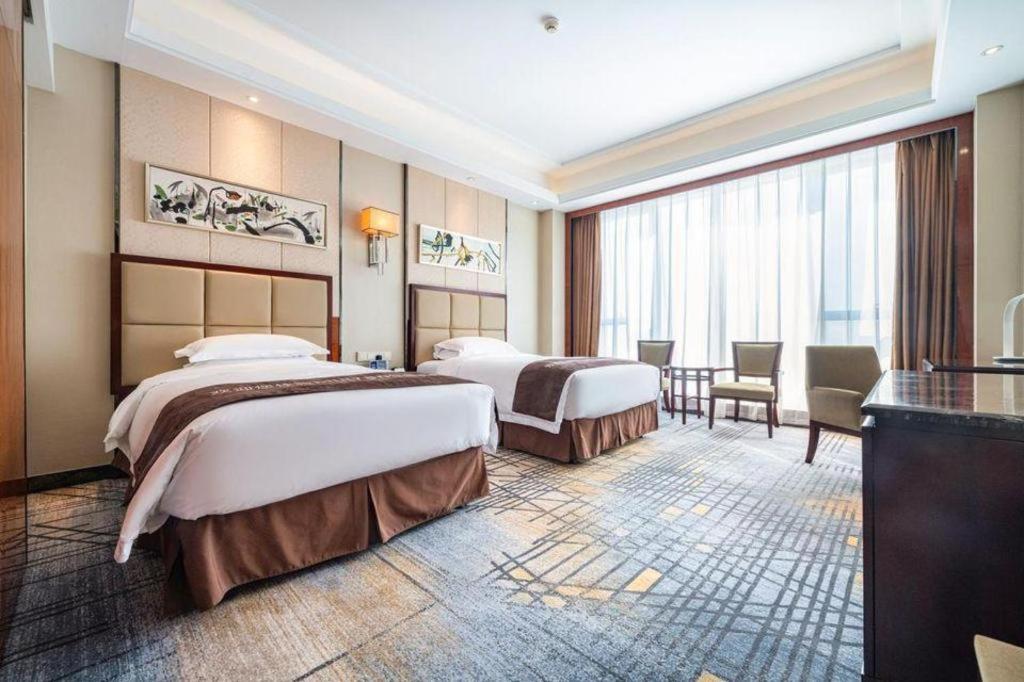 Eurasia Convention International Hotel Wuhan Exteriör bild
