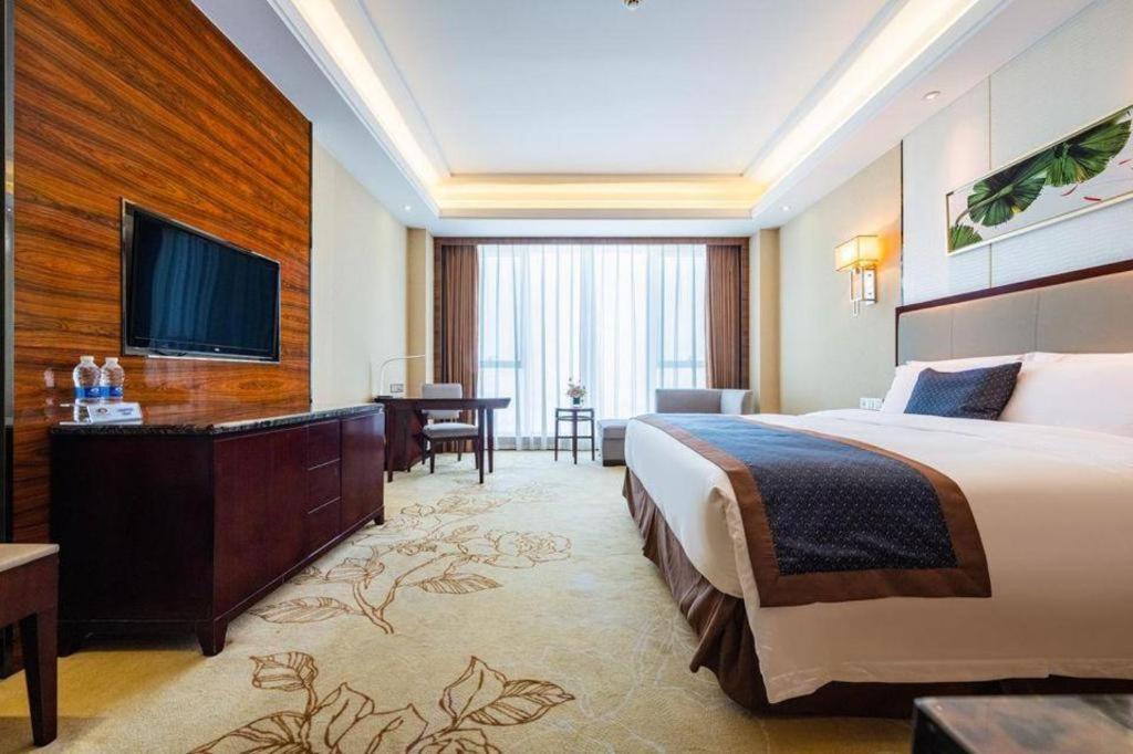 Eurasia Convention International Hotel Wuhan Exteriör bild