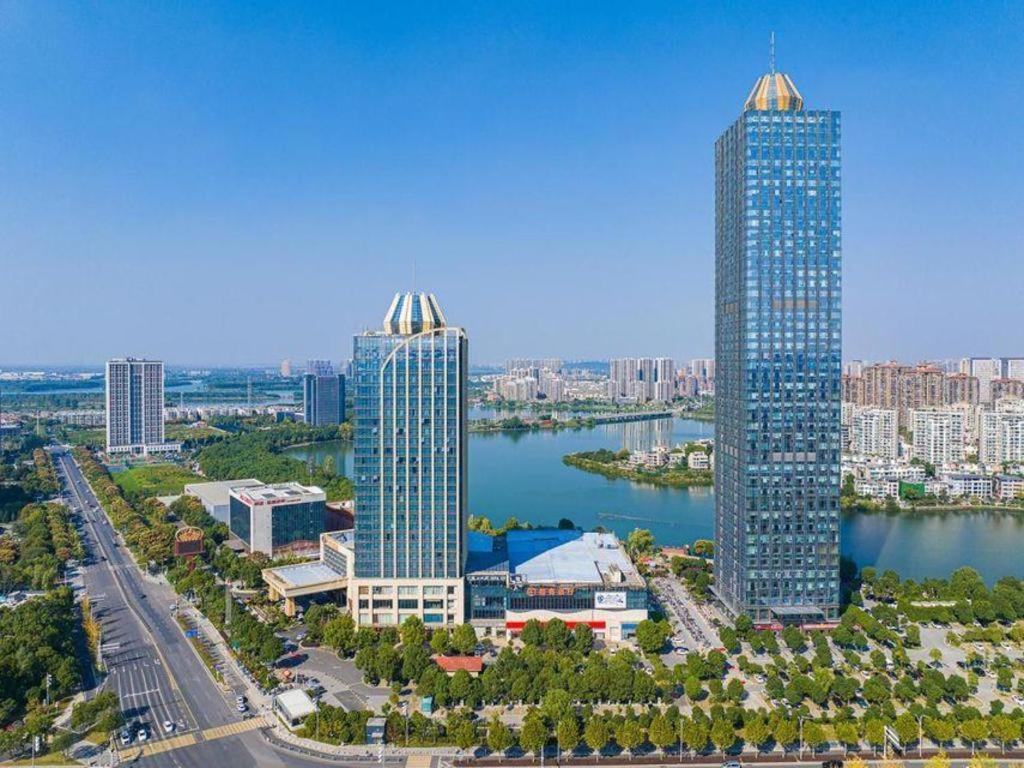 Eurasia Convention International Hotel Wuhan Exteriör bild